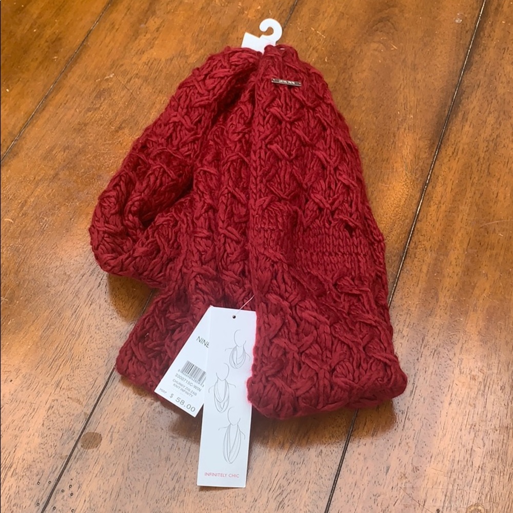💯Nine West Zig Zag Knit Infinity Scarf Burgundy